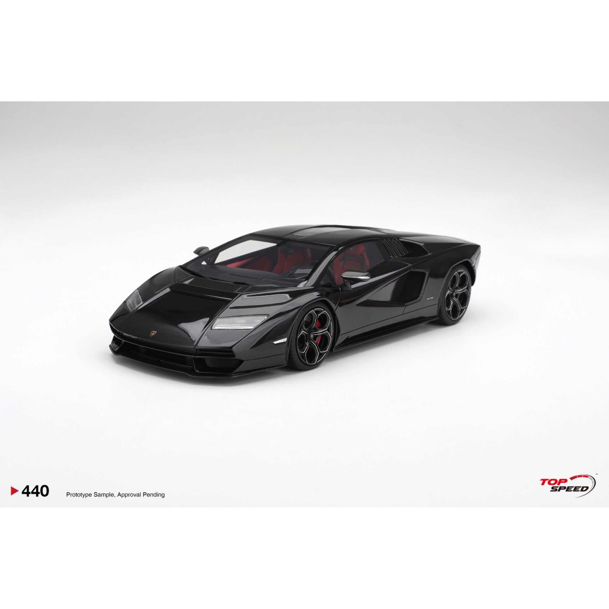 PRE-ORDER 1/18 Lamborghini Countach LPI 800-4 Nero Maia