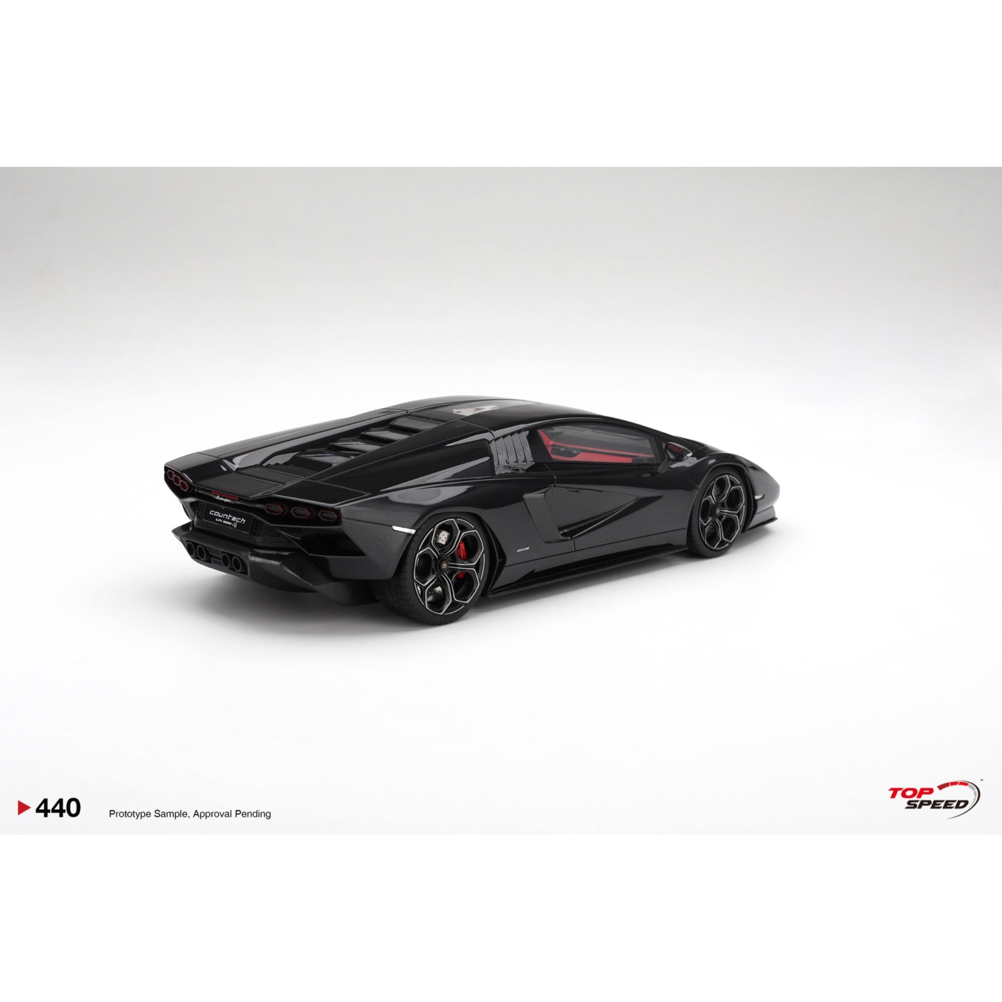 PRE-ORDER 1/18 Lamborghini Countach LPI 800-4 Nero Maia